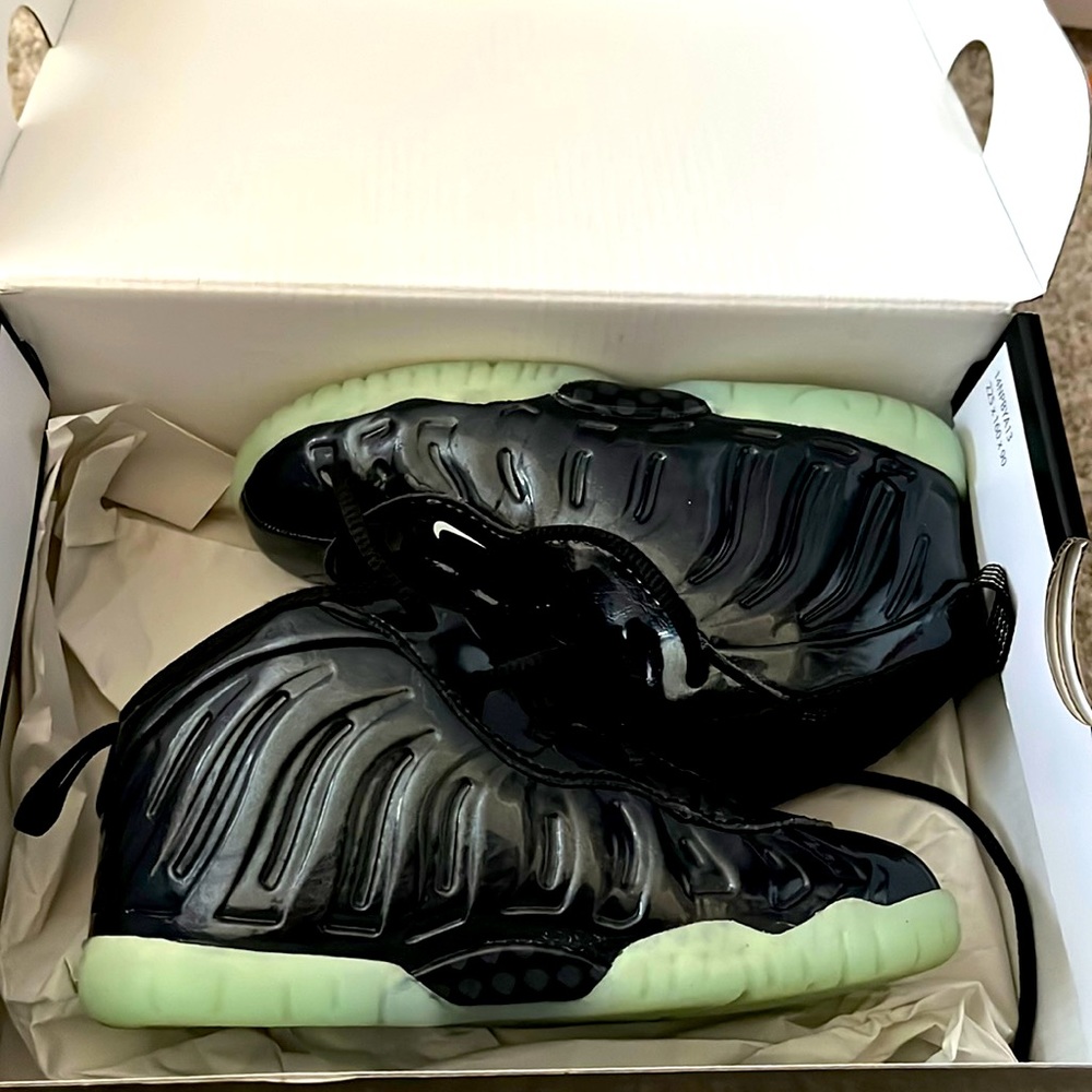 Nike Foamposite Kids Size 9 for sale